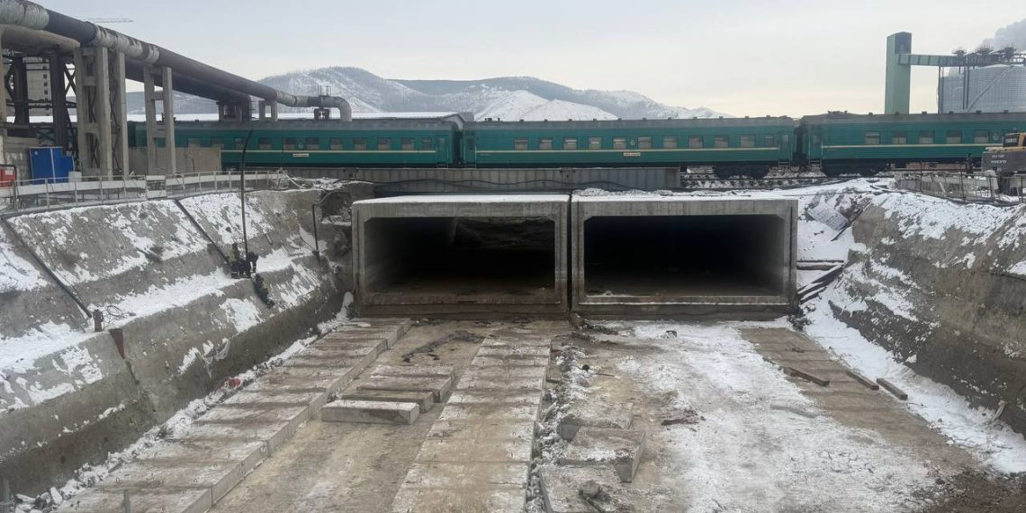 “Гермес” худалдааны төвийн нүхэн гарцын туннелийн их биеийн бүтээцийг түлхэх технологиор хийж дууслаа