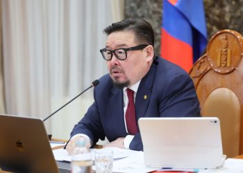 Ерөнхий сайд Г.Занданшатар Эрчим хүчний сайд Б.Чойжилсүрэнд нэг сарын хугацаатай үүрэг өглөө