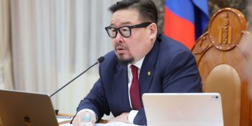 Ерөнхий сайд Г.Занданшатар Эрчим хүчний сайд Б.Чойжилсүрэнд нэг сарын хугацаатай үүрэг өглөө