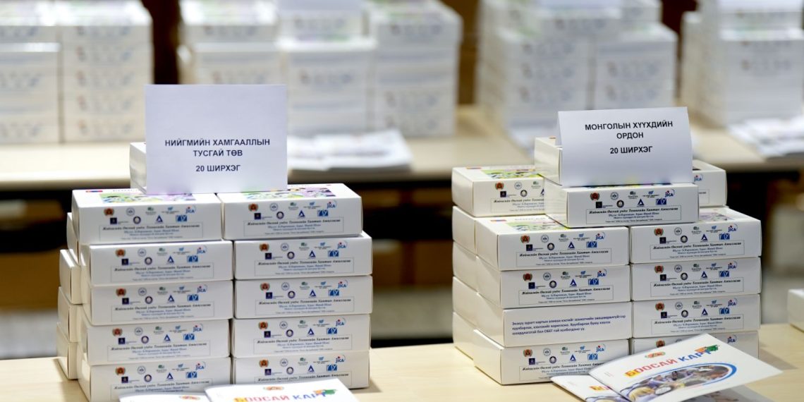 Гамшгаас хамгаалах мэдлэг ойлголт өгөх “Боосай карт” тоглоомыг хүлээлгэн өглөө