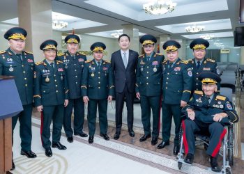 Монгол Улсын Ерөнхий сайд Н.Учрал генерал цолтнуудад хүндэтгэл үзүүллээ