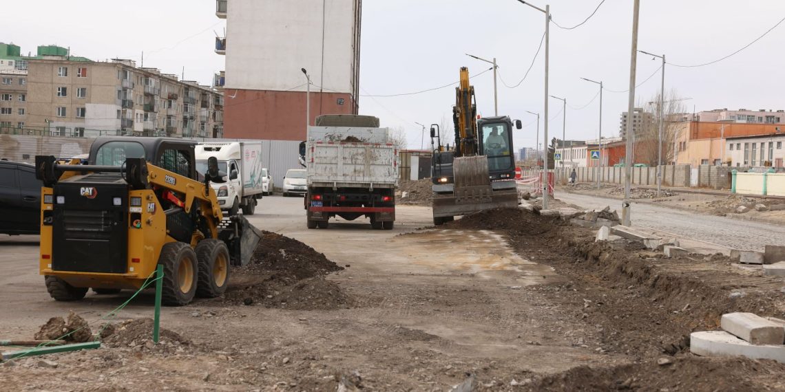 Сонгинохайрхан дүүргийн 5, 18 дугаар хороо, “Тэсо” компанийн урд талд 450 метр борооны ус зайлуулах шугам суурилууллаа