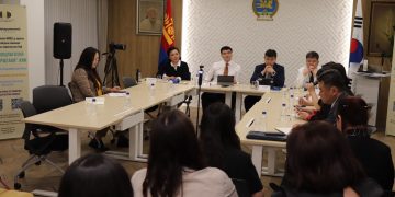 ХЗДХ-ийн сайд С.Амарсайхан БНСУ-д сурч, ажиллаж буй монгол иргэдийн төлөөлөлтэй уулзлаа