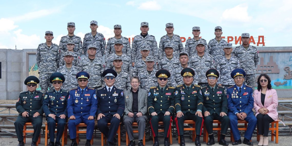Алба хаагчидтай уулзалт хийж, илтгэл танилцууллаа