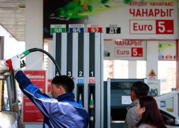 АИ-92 шатахууны үнэ литр тутамд 200 төгрөгөөр нэмэгджээ