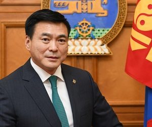 Хууль зүй, дотоод хэргийн сайд С.Амарсайханыг албан тушаалаас нь чөлөөллөө