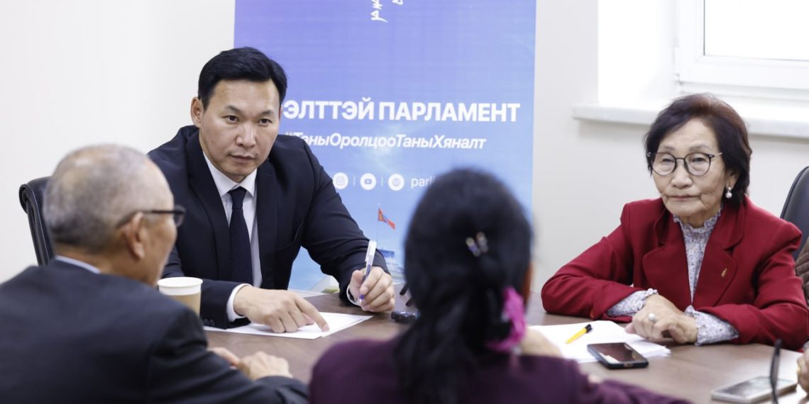 УИХ-ын гишүүн Т.Мөнхсайхан “Нээлттэй парламент” танхимд ажиллалаа