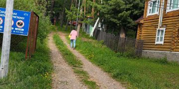 Нийслэлийн ногоон бүсэд орц, гарц хаасан, зөвшөөрсөн хэмжээнээс хэтрүүлэн хашаа барьсан зөрчлүүдийг арилгаж байна